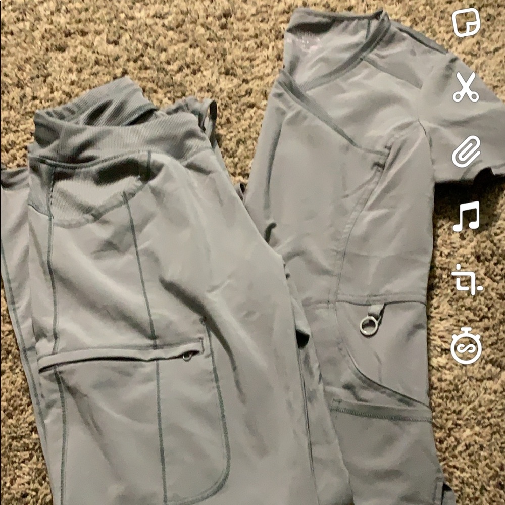 Scrub set